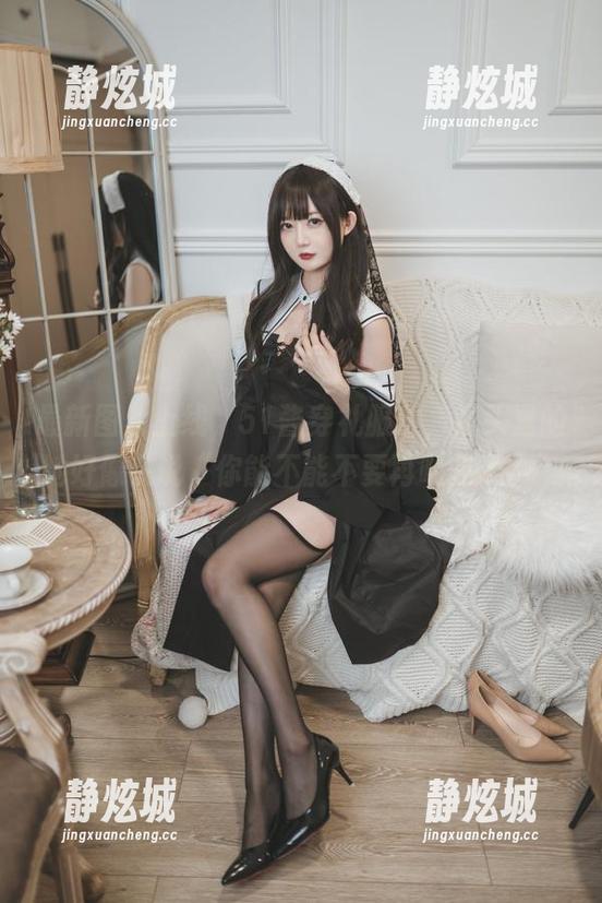 51酱 最新图片上线,51酱穿礼服时,镜头里的她好像在说“你能不能不要再喂我了?”