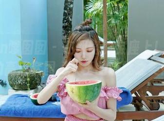 Feilin嗲囡囡 – 在网路的宝座上！章芃芃的高清套图，女王的随性之美！