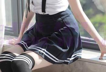 MFStar模范学院 – 高清资源，露露Andrea在家随意翻滚，舒服得像个小懒虫