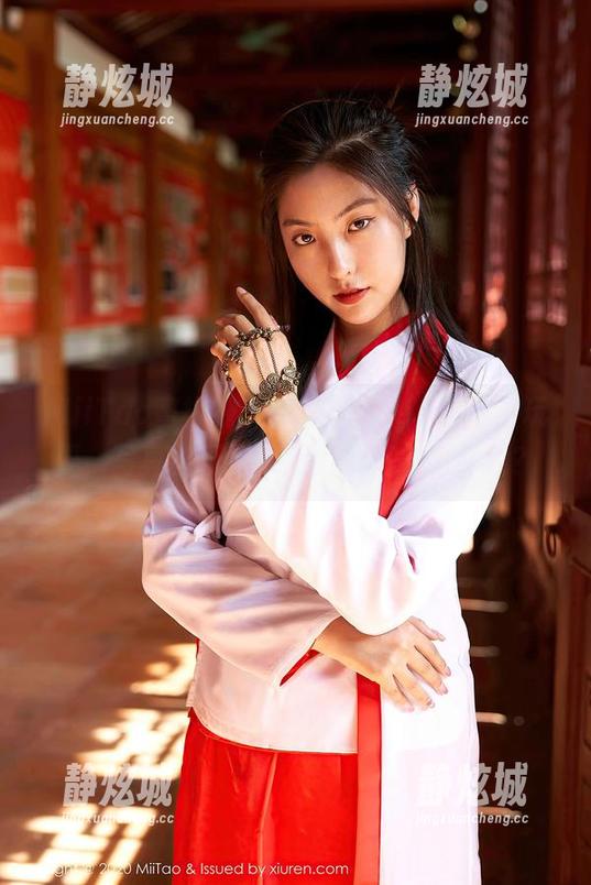 MiiTao蜜桃社 - 梦乃Mandy在校园玩耍，写真能否打败我们记忆中的照片？