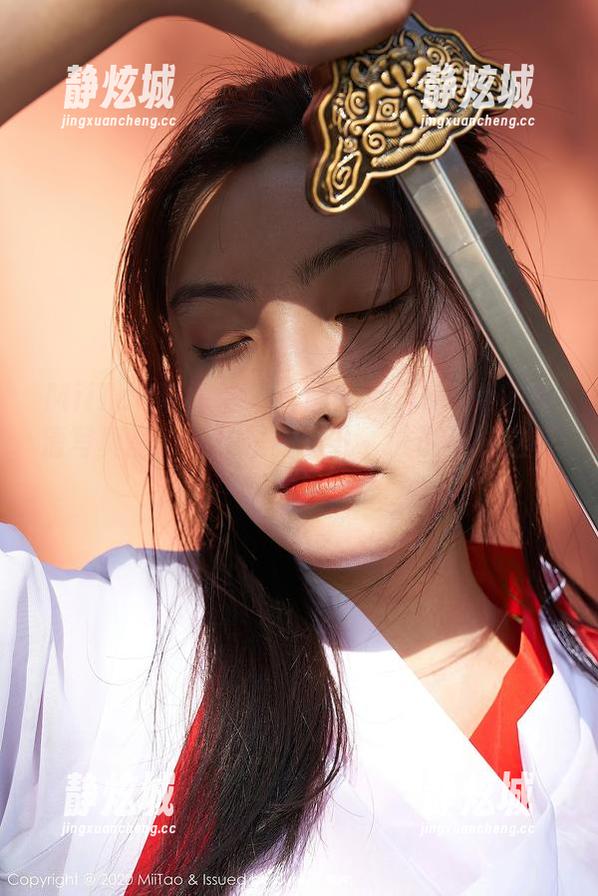 MiiTao蜜桃社-缇娜美Tinami MiiTao蜜桃社 - 在缇娜美Tinami的高清写真里,网袜是新宠儿,谁说不能这样穿?