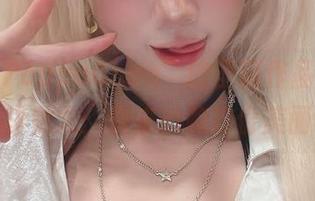 观看“PoppaChan”的圣诞作品，我的心里默念：快来抢购这份美丽！
