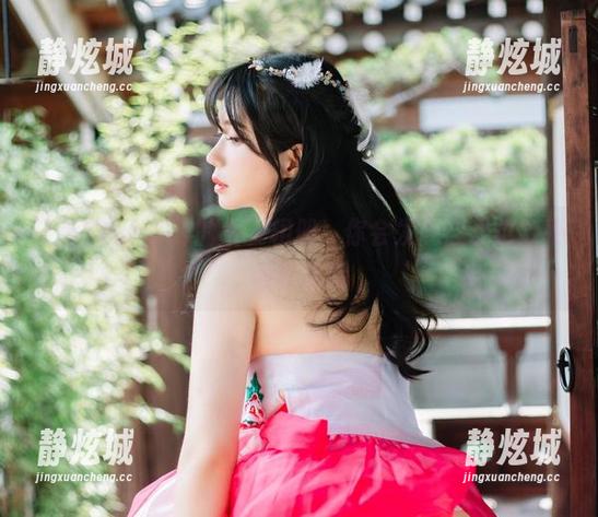 打开Sia(시아)的女王相册，你会发现自己也能平民变皇族