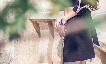TouTiao头条女神 – 怎样才能看懂高韩菲的镂空?我觉得我可能要多花点时间来细品。