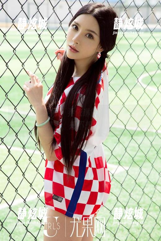 UGirls尤果网 - 乔依琳的红裙，原图送到你手机上，想不想白嫖一下？