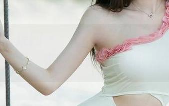 UGirls尤果网 – 佟蔓高清写真:镂空之间,光影的简单舞蹈