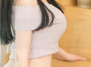 UGirls尤果网 – 连衣裙vs.徐梓伊：高清之争，下载哪个？