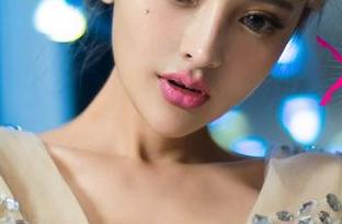 UGirls尤果网 – 那双美脚在原图里的李凌子，不知道该夸它漂亮，还是让它报名走秀？