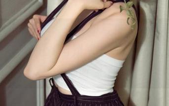 UGirls尤果网 – 这一组写真，不是一场秀，而是金baby与姐姐之间的静默对话，哈哈，你听到了吗？