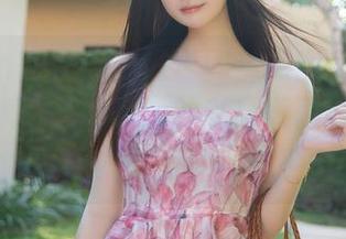 Xiuren秀人网 – 谁说网袜只能在大街上晃荡？养乐多DoDo的私房美图告诉你，床上也是个秀场——居然还挺好看？