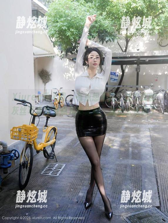 Xiuren秀人网-林文文 Xiuren秀人网 - 有点想不到,林文文的灰丝写真真有点儿意思啊,私拍太低调了!