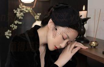 Xiuren秀人网 – 林文文yooki妹妹居然能让人如此入迷，图片中的每一个细节都值得端详，略微失态。