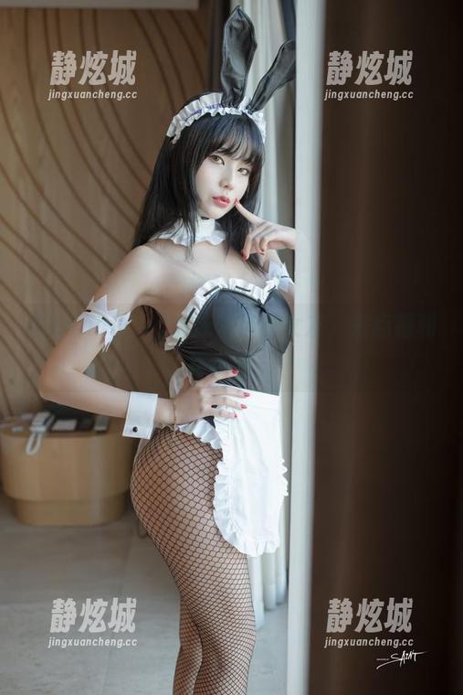 当Yuna(윤아)变成她自己女友，来点福利再说吧。