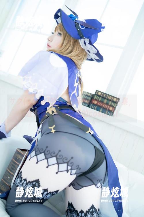 サク(saku)的2023年Fantia写真集，缺点是：太多好看的cos图片!