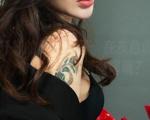 丽柜 – 轩轩的黑白套图：在灰色调里漂流，为什么好想喝咖啡呢？
