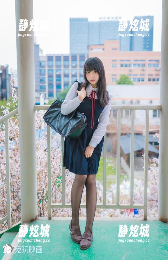 兔玩映画最新图册，体操服少女的姿态，一种说不出的轻松和俏皮。