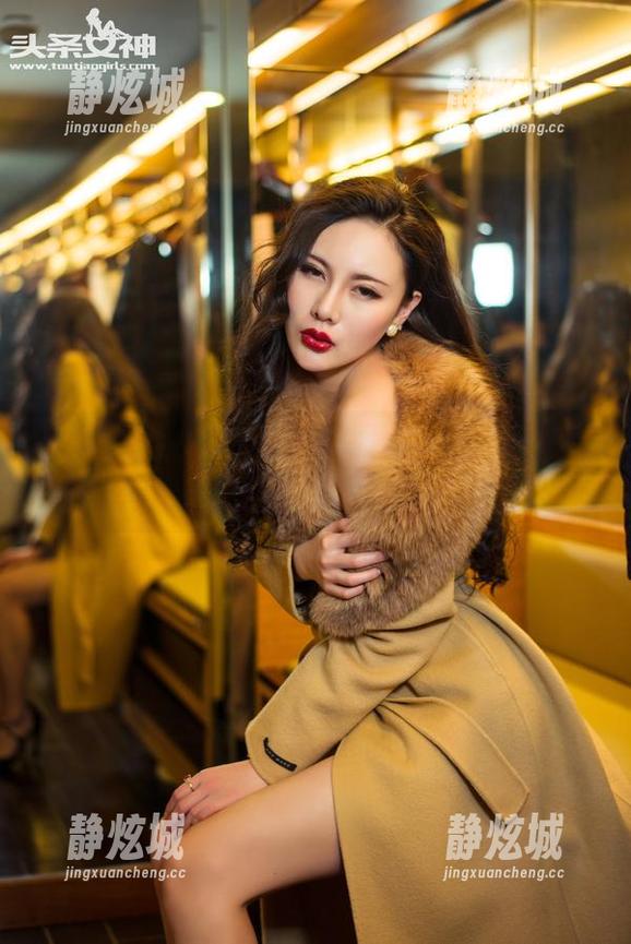 头条女神-申美嫣 头条女神 - 申美嫣的原图已上线,更新让我们更加着迷的是她的美足曲线。