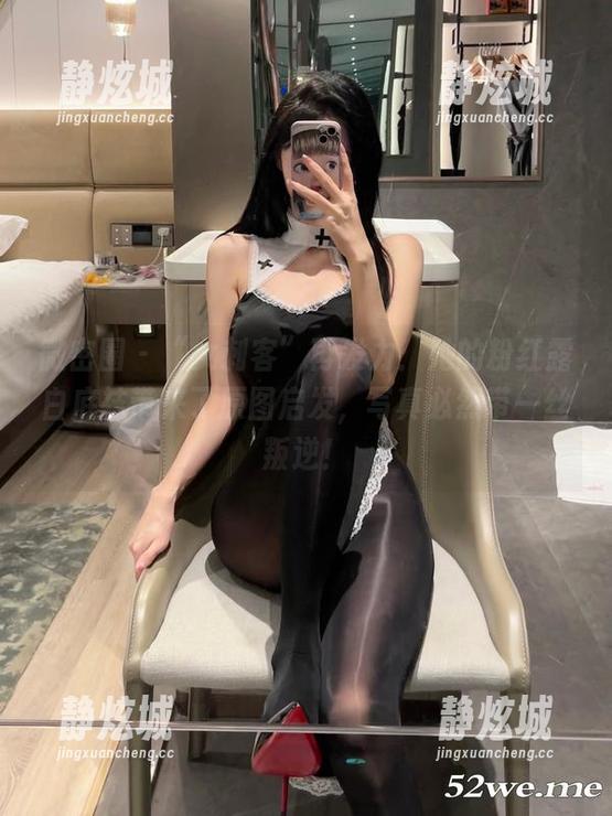 微密圈 - “女刺客”再发力：她的粉红露白底袜带来了原图启发，写真必然带一丝叛逆！