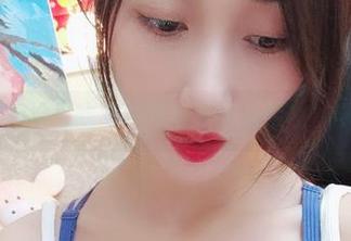 微密圈 – 看小玉吃果冻的超大福利照片!不看后悔哟
