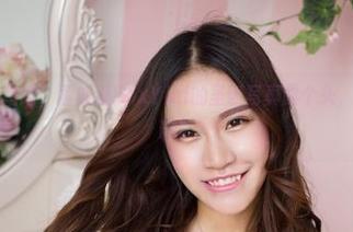 尤物馆 – 蹭蹭蹭，孟狐狸FoxYini的圣诞写真露个头，原图其实是谜！