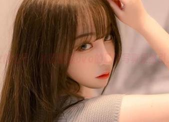 顶着修女的名号,尤猫醒醒ovo的最新写真果然引人注目。