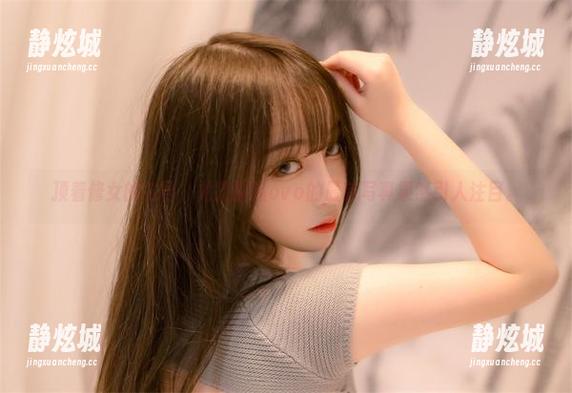 顶着修女的名号，尤猫醒醒ovo的最新写真果然引人注目。