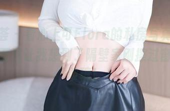 尤蜜荟 – 看心上可Flora的私房写真，纯白画面竟让我想到了隔壁家刚擦过窗户的玻璃！
