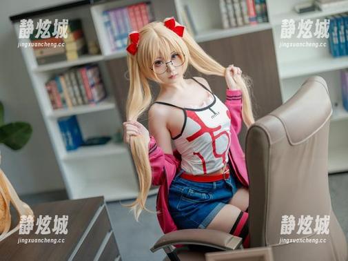 这一身温泉体操服，谁能拒绝幼水铃衣的在线美图诱惑呢