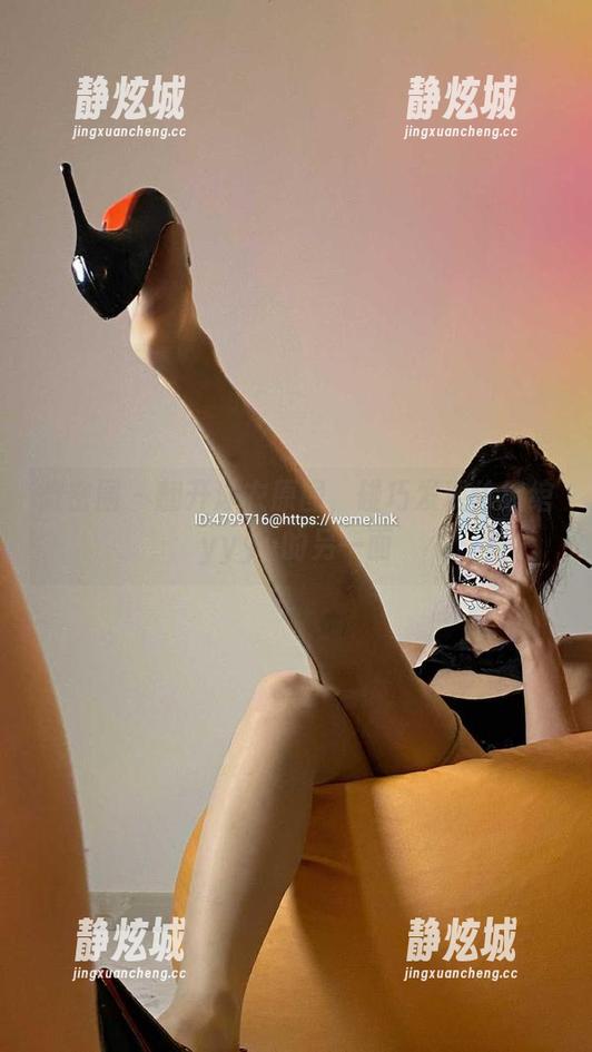 徐绾绾yyyy 微密圈 - 翻开泳衣原图,碰巧发现徐绾绾yyyy的另一面