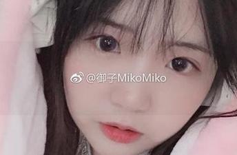 御子Yumiko白色全套，天真无邪配得上这盛装秀啦！