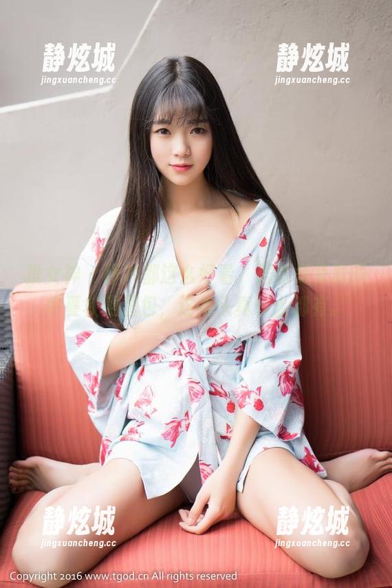 推女神 - 图片都这么好看，居然是免费的佟蔓校服图包，这年头真什么都有。