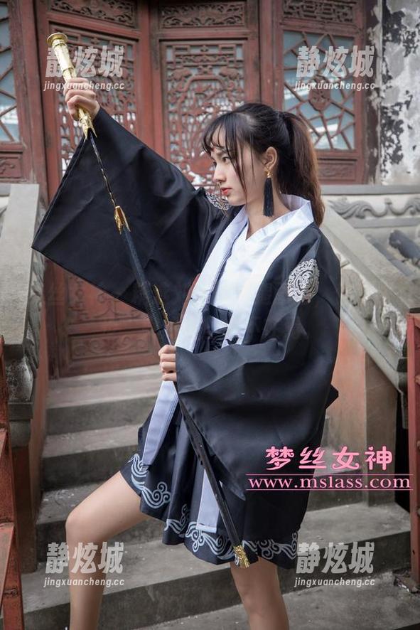 梦丝女神 - 精选刘诺的美腿图包，停下脚步，突然有些心不在焉。