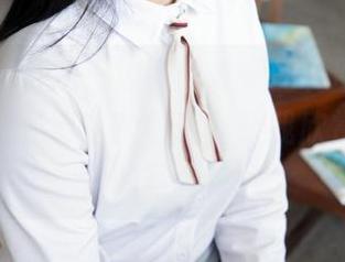 梦丝女神 – 我一边盯着香萱的礼服，一边想，竟然还有这种福利能让我欣赏到这样的写真！