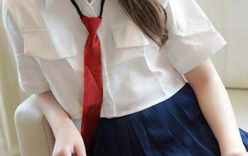 模范学院 – 看到佟蔓baby在照片里穿搭制服，突然觉得自己也需要一套，不然太没特色。