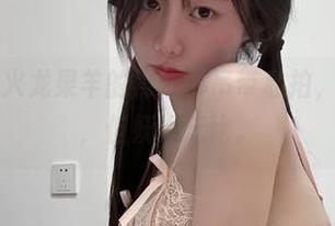 微密圈 – 火龙果羊的黑连体吊带私拍，资源虽少，但妩媚无比。