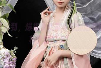 福利时间到，爆机少女喵小吉的短裤图集有种宁静的美！