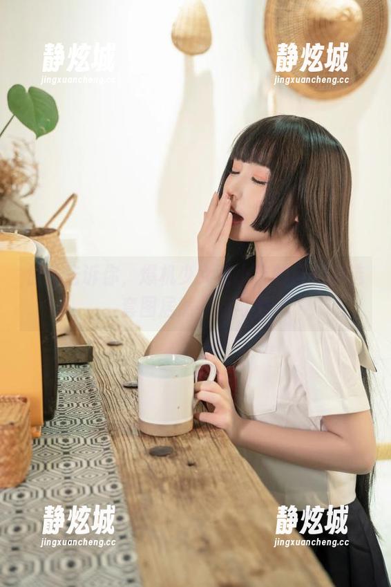 爆机少女喵小吉 偷偷告诉你,爆机少女喵小吉的自拍精选套图居然有点可爱
