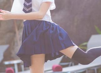 爱蜜社 – ALICE梁紫轩的御姐写真,分享一个御姐如何把‘散步’变成猫步的秘诀!
