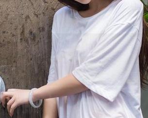 爱蜜社 – 小宝酱的私拍制服,但资源舔屏不止!