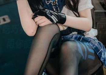 白莉爱吃巧克力在线，甘雨写真，夏天的雨你能想象成什么样呢？