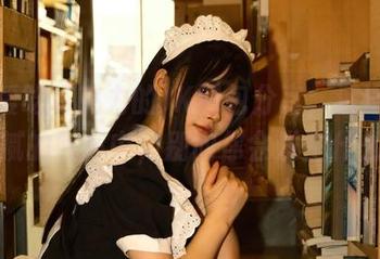 白莉爱吃巧克力的JK图包分享，沉浸在她细腻的气质中，别问你会发生什么哦