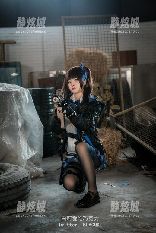 白莉爱吃巧克力 原图里的白莉爱吃巧克力:谁说裸足只适合家里的沙发?更新我们来户外开拍拍!
