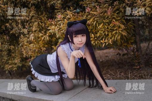 白金Saki的比基尼写真：被精选的身姿与迷离的眼神