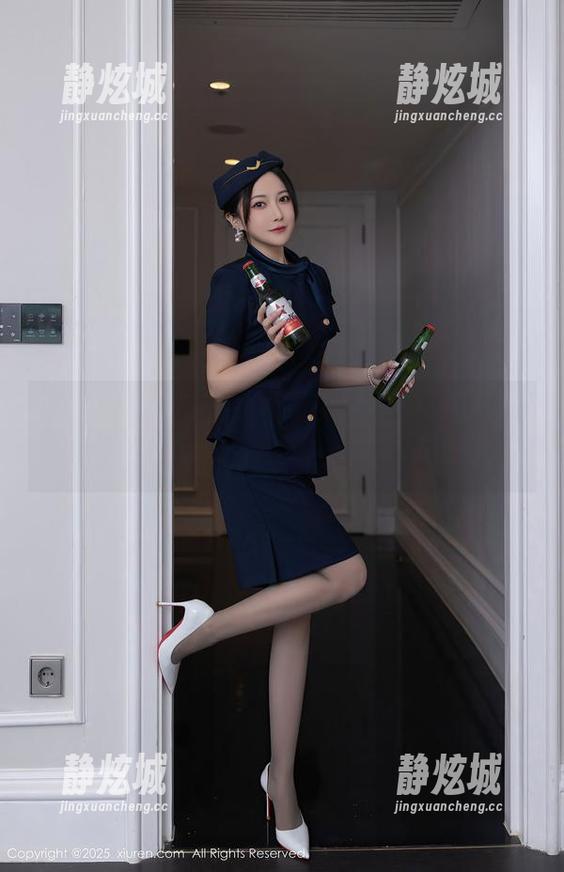 秀人网 - 这组foto是初梦瑶的‘女友’，我应该处于什么心态来看？！