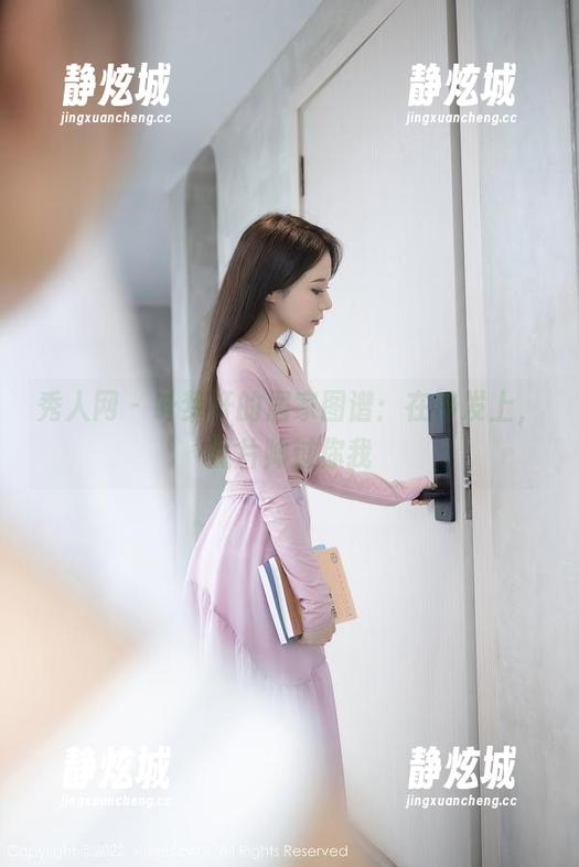 秀人网 - 叶梦轩的居家图谱：在沙发上，照片帅过你我