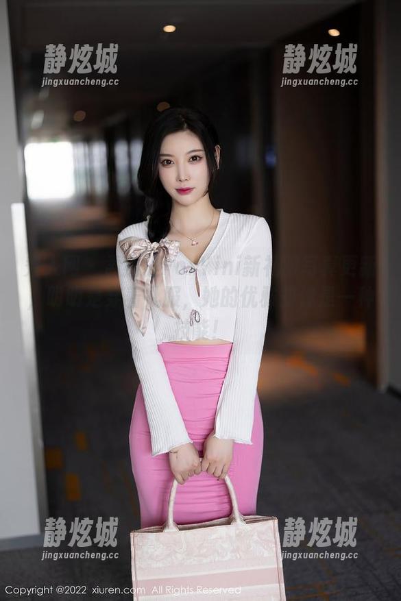 秀人网-孟狐狸FoxYini 秀人网 - 孟狐狸FoxYini新礼服写真更新,明明是穿着礼服,她的优雅却像是一种技能!