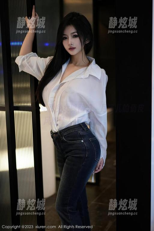 秀人网-月酱儿 秀人网 - 免费兔女郎图册,月酱儿的俏皮风格让人反复回味。