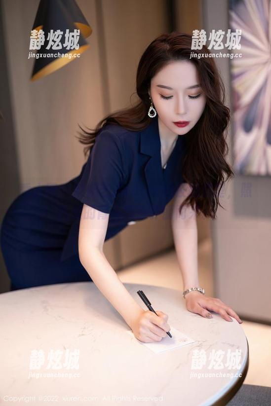 秀人网-柴婉艺Averie 秀人网 - 柴婉艺Averie的校服造型,照片里的青春气息扑面而来。