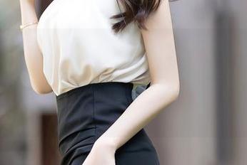 秀人网 – 当美足遇上高清：王俪丁呀在这里打破了传统脚丫的形象，快看她咋个来了！