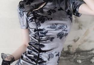 秀人网 – 蓝夏Akasha在图片中展开剧情，像在看一部奇怪的视频